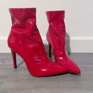 Glossy, sexy, stretchy patent leather material